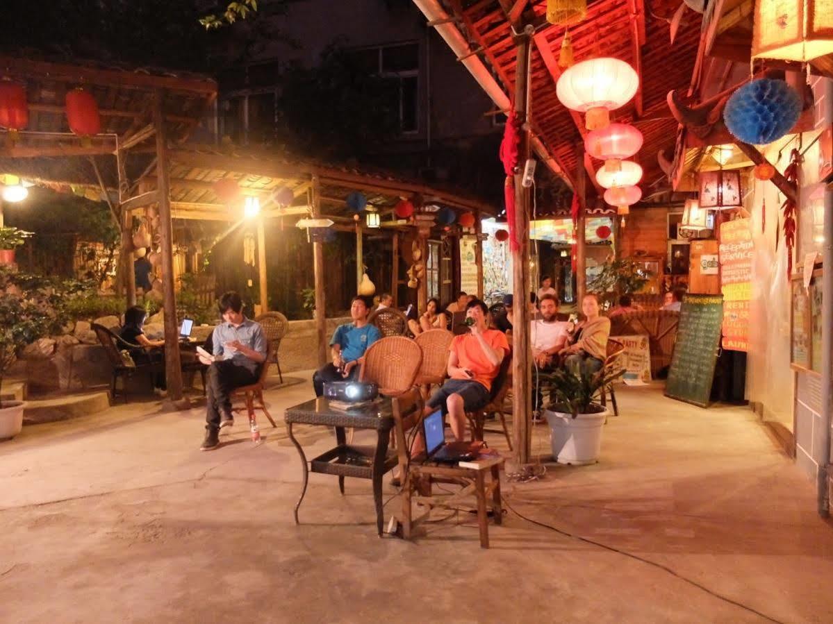 Hello Chengdu International Youth Hostel Exteriör bild